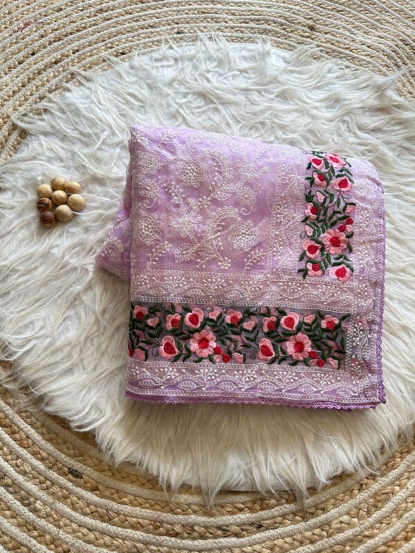 Lucknowi chikankari saree