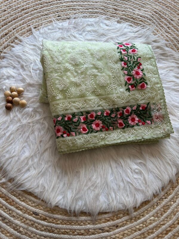 Lucknowi chikankari saree