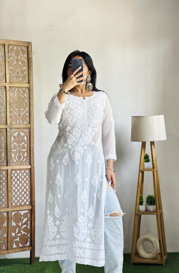 Viscose chikankari kurti